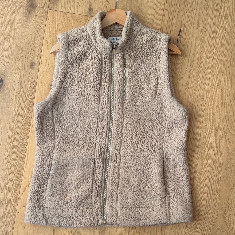 Calvin Klein Tan Sherpa Vest size L cozy and warm